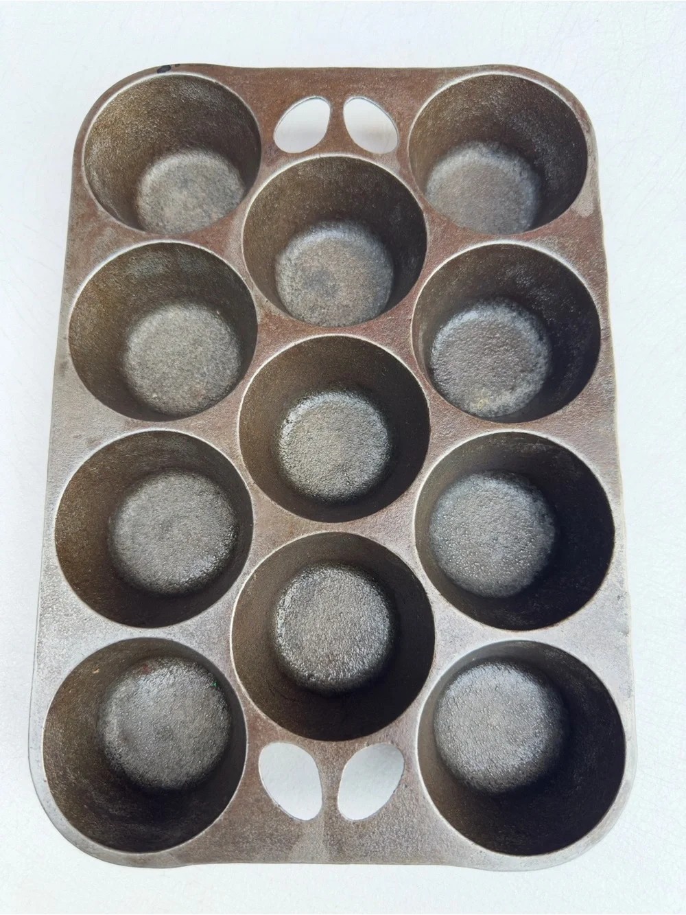 Vintage Wagner Ware Cast Iron Popover Muffin Pan 11 Cups Unmarked 